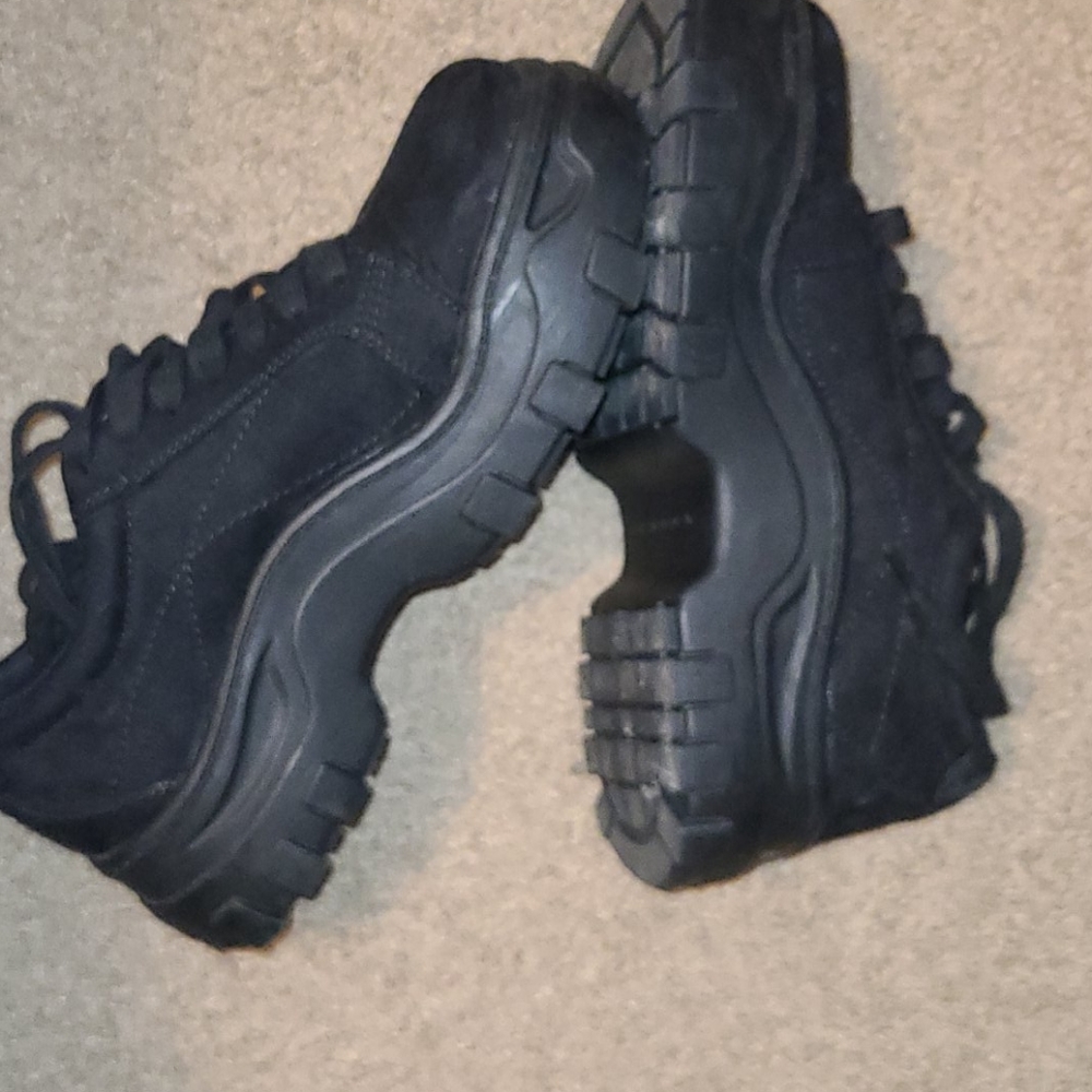 Shoes - Picture 2 of 5
